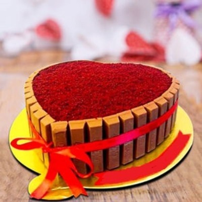 Duo Red Velvety Kitkat Cake